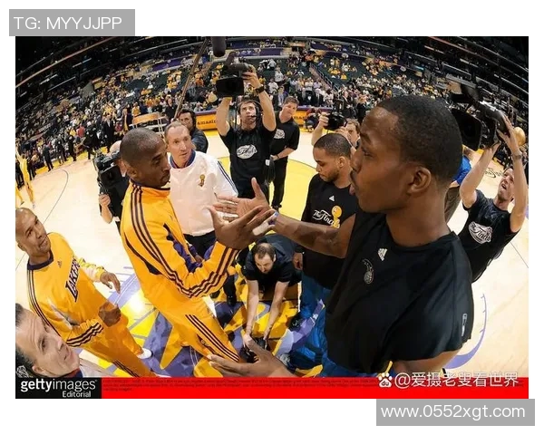 湖人勇士激战正酣比分胶着精彩瞬间回顾与分析